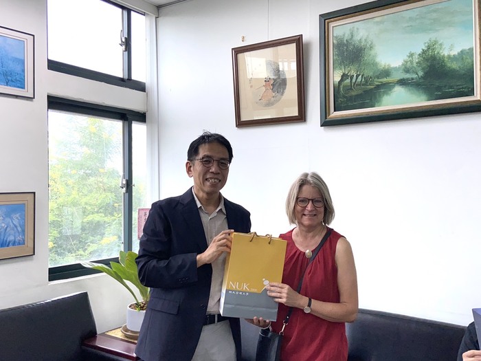 【1141003】德國雷根斯堡大學法學院Alexander Graser教授偕同夫人拜訪法學院圖片