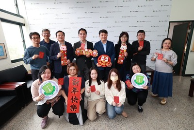 【1150224】高大新春團拜陳啓仁校長帶隊至法學院拜年發紅包圖片