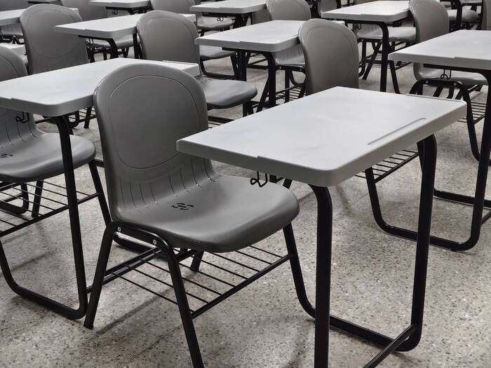 【1141120】法學院 1 樓教室課桌椅悄悄煥新｜一起迎接更舒服的學習時光圖片