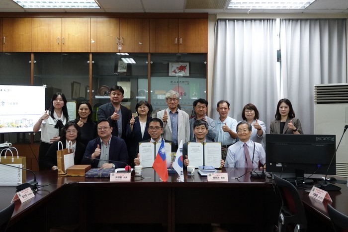 【1140528】法學院與韓國法制研究院簽署交流協定圖片