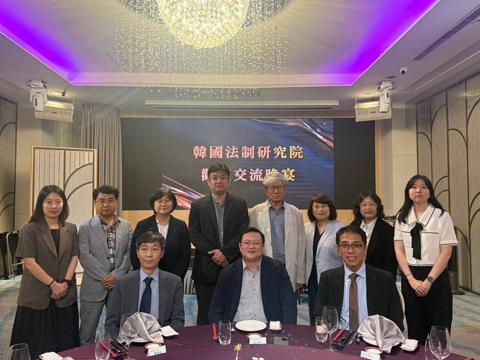 【1140528】法學院與韓國法制研究院簽署交流協定圖片