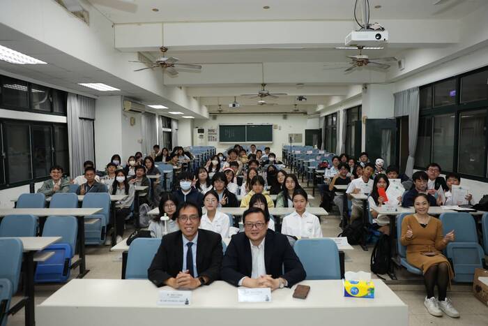 【1141214】國立高雄大學法學院主辦首屆高大法院盃高中職辯論賽 行政副校長與法學院院長親臨勉勵　選手激盪思辨火花圖片