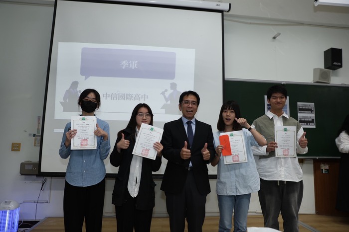 【1141214】國立高雄大學法學院主辦首屆高大法院盃高中職辯論賽 行政副校長與法學院院長親臨勉勵　選手激盪思辨火花圖片