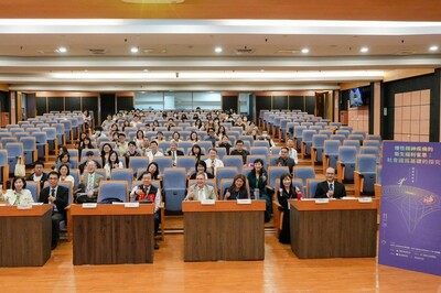 【1141128-29】國立高雄大學與本市衛生局市立凱旋醫院合辦慢性精神疾病的衛生福利省思研討會圖片