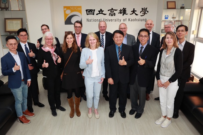 【1141105】德國漢堡司法機關暨台德法律人員協會代表團11月5日訪問國立高雄大學並舉行刑事訴訟法制交流座談會圖片