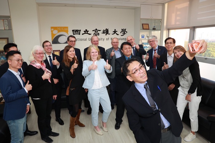 【1141105】德國漢堡司法機關暨台德法律人員協會代表團11月5日訪問國立高雄大學並舉行刑事訴訟法制交流座談會圖片