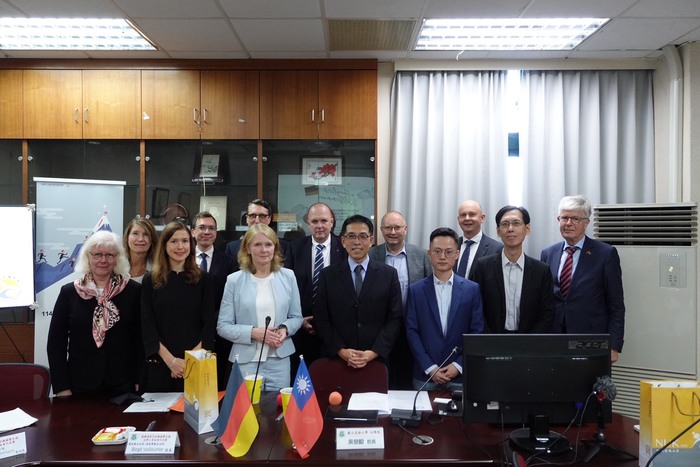 【1141105】德國漢堡司法機關暨台德法律人員協會代表團11月5日訪問國立高雄大學並舉行刑事訴訟法制交流座談會圖片