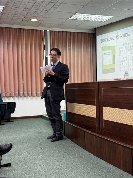 【1141129-30】政治大學公法學中心2025年南北對話公法研討會吳俊毅院長應邀致詞並擔任主持人圖片